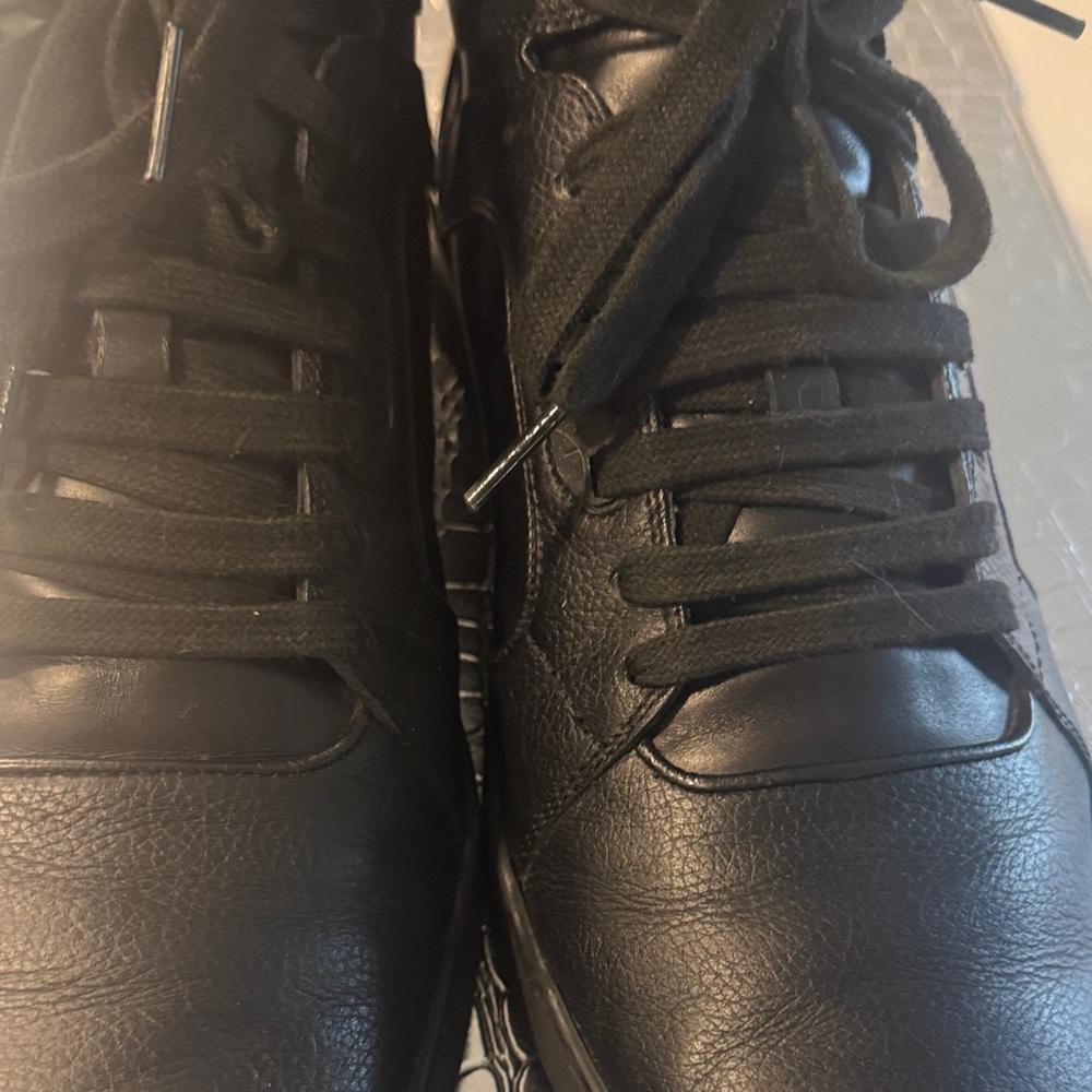 Gucci Men's Elegant Black Sneakers - Picture 3 of 12